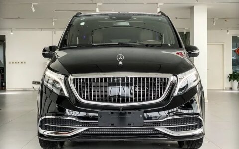 房车兄弟 新款奔驰V260巴赫版，移动舒适的家-奔驰v260商务房车试驾视频