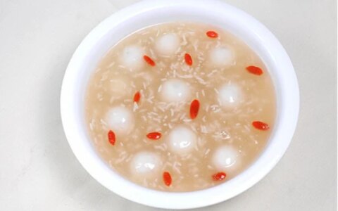 糯米甜酒可以祛斑，分享几种糯米甜酒汤圆的做法！-请问糯米甜酒怎么做