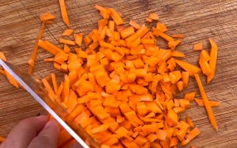 入秋后必吃的莲藕丸子这样做，好吃到停不下来#美食教程-莲藕丸子的家常做法儿童吃