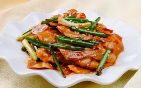 葱爆肉教程来啦，做法比你想象的要简单得多-葱爆肉怎么做?