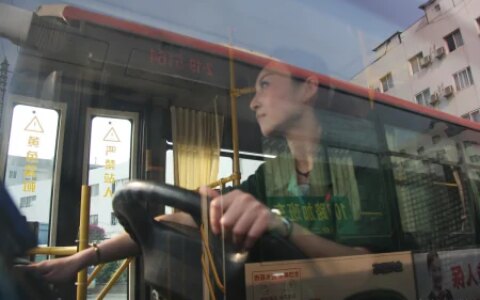 特斯拉的真实驾驶感受是什么样？燃油车老司机真的能开得惯吗？-特斯拉好驾驶吗视频