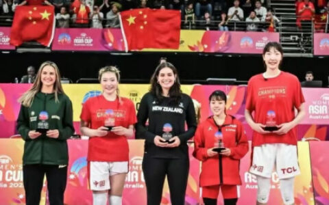 李梦效应高涨！WNBA神秘人疯狂庆祝，队友呼吁回归，表现征服全队-李梦cba合同