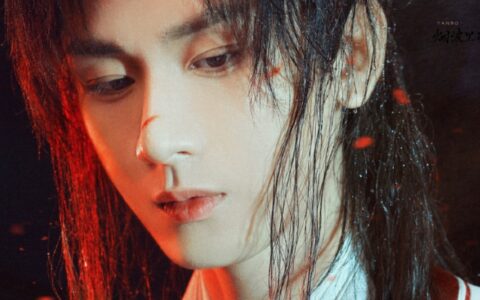 成毅缺陷曝光，拇指外翻遗传，团队撇清关系，网友建议就医治疗-成毅脸歪