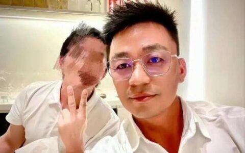 王宝强曝近照气质大变，40岁资产惊人，携女友开大奔生活滋润