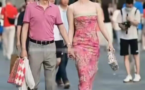 中石油小三董思槿，一月消费近10万，被网友扒了个底朝天！-董磊中国石油大学