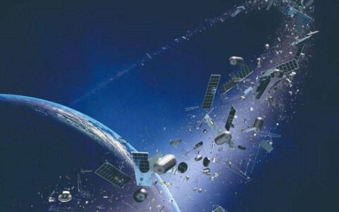 太空垃圾碎片：悬在我们头上的达摩克利斯之剑？-太空垃圾掉落图片真实