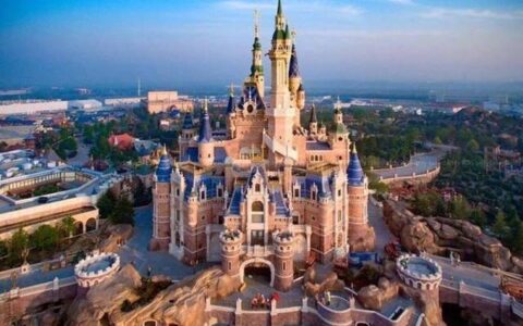 迪士尼乐园门票价格将上涨，网友：谁给了迪士尼涨价的勇气？-上海迪士尼涨价后门票多少钱