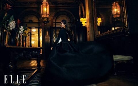 原创
别再说刘亦菲胖了，撞衫巩俐竟一点没输，秋衣都穿得格外高贵-刘亦菲越来越像巩俐