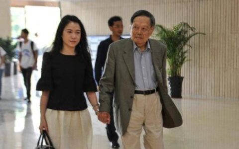 杨振宁对翁帆说：我去世后，鼓励你再婚，翁帆十三字回复让人动容-杨振宁和翁帆离婚