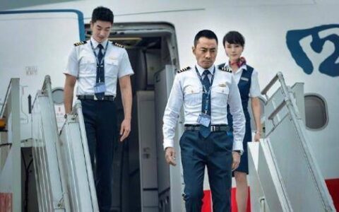 原创
电影《中国机长》的原型刘传健当之无愧“感动中国2018年度人物”-中国机长真实事件刘传健