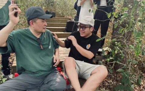 毕福剑近照曝光，风光不再，但生活依旧多姿多彩！-61岁毕福剑现身商演