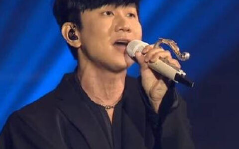 林俊杰在金曲奖舞台上献唱歌曲 致敬已故恩师林秋离-林俊杰唱的起风了