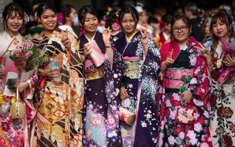 原创
同样20岁成人礼，日本年轻人庆祝场面温馨，韩国却情侣宾馆爆满！-日本人的成人礼是什么