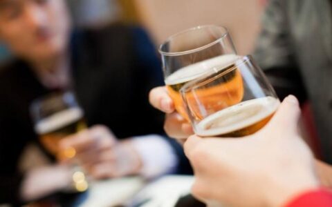 如何科学解酒：告别宿醉的烦恼-有什么方便常用的方法可以解酒