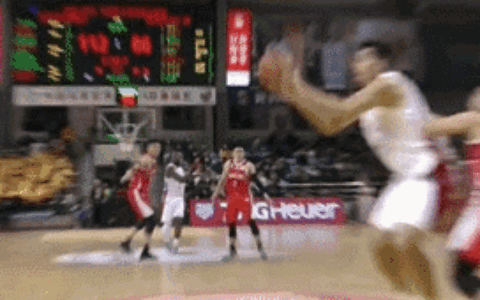 吉林球员李安受伤引发关注