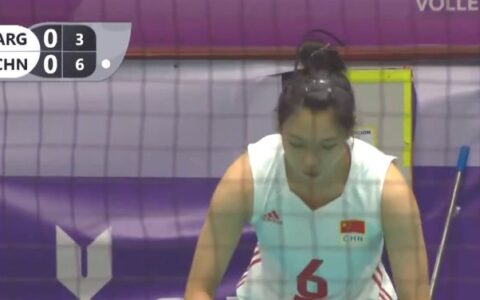 女排3-0夺第1！20岁冠军队长两战轰37分，三叉戟爆发主帅挥拳庆祝-女排决赛直播cctv5直播大运会