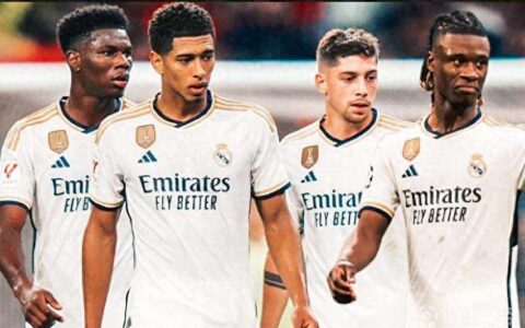 2-1！1-1！足坛疯狂一夜：罗马绝杀，利物浦读秒绝平，皇马丢榜首-罗马利物浦拜仁