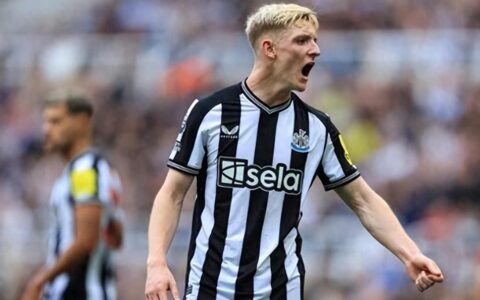 1-0！英超变天：阿森纳连败+首败，3000亿土豪3天连胜2大豪门-英超球队阿森纳