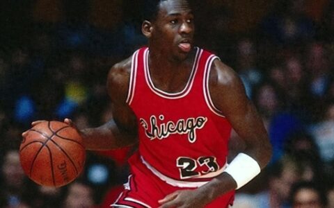 乔丹能够称霸NBA，不是因为对手太弱，而是自己太强，众生皆屈服-乔丹的篮球水平怎么样