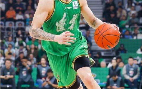 上头有人!名记质疑张镇麟假摔:讲真 这球吹张镇麟沃特斯都违体好点-张镇麟视频