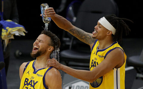 库里的职业生涯中，哪一年是他的巅峰期？