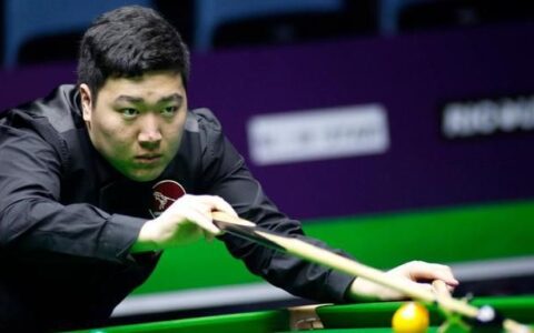 颜丙涛什么时候开始接触斯诺克？