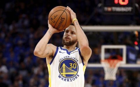 詹姆斯垄断全明星票王！科比4次，库里仅1次-詹姆斯和科比的全名叫什么