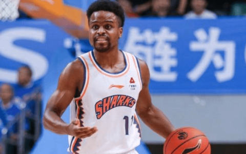 1胜4负！不管王哲林行不行，上海没有王哲林是真不行