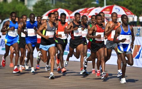 如何报名参加马拉松比赛？