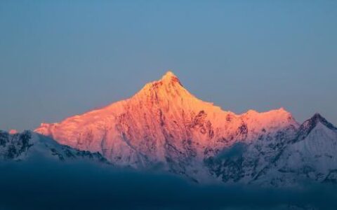 梅里雪山：藏传佛教四大神山之一，最让人向往的神秘之地！-梅里雪山在西藏还是云南