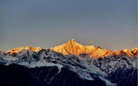 观云台 | 遇见幸运！新年梅里雪山首个“日照金山”-梅里雪山看日照金山