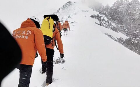 两游客被困梅里雪山“虫草线”，迪庆消防-27℃中极限救援-迪庆梅里雪山天气预报