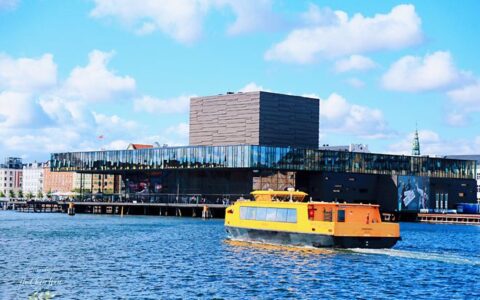 哥本哈根美丽的滨海公园，藏着世界著名雕塑，游客都喜欢来打卡-哥本哈根水族馆