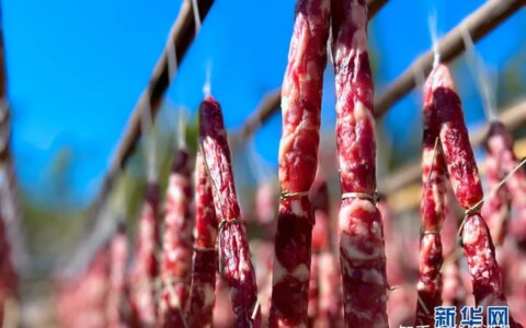 舌尖上的年味：实拍农村晾晒腊味场景壮观-过年晒腊肉