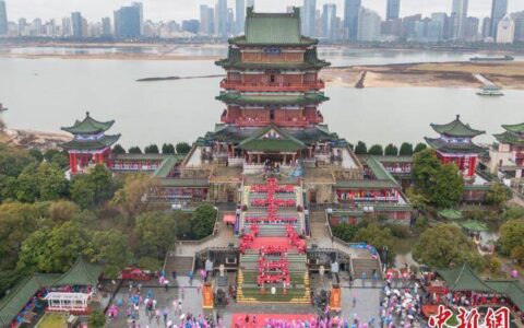 （新春走基层）立春时节 上千人齐聚南昌滕王阁诵读《滕王阁序》-古诗滕王阁诗朗诵视频大全