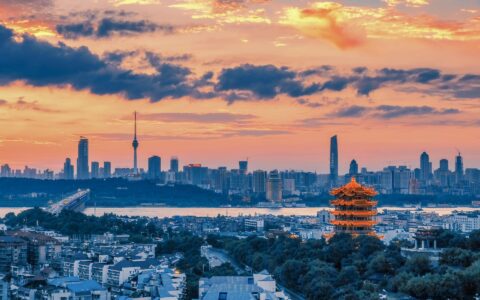 崔颢巅峰之作《黄鹤楼》，曾令李白停笔，被称为“唐人七律第一”-崔颢的黄鹤楼诗词鉴赏