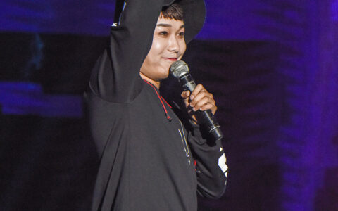 中国RAP男歌手掀起音乐狂潮