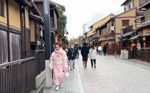 春节 去欧美日韩还是国内旅游？