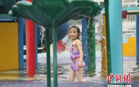 北京举办第十届朝阳公园海洋沙滩嘉年华