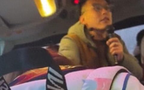 大学生开学抢不到车票，灵机一动，报名旅游团，中途下车返校报到