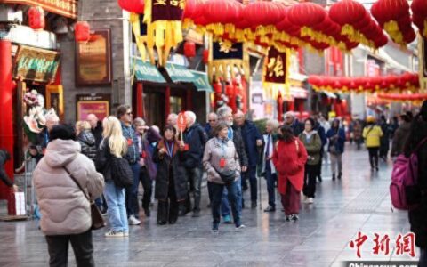 天津国旅接待入境国际邮轮 300余名德国游客赴京津两地游览