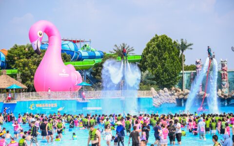 高温催生“清凉经济”③|“炎值”爆表，持续热浪助燃郑州“水经济”