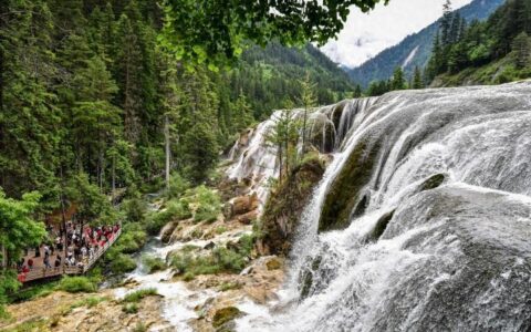 春秋航空推出包机游九寨沟，六天五晚纯玩价格仅1599元
