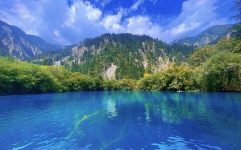 跟团去九寨沟4天3晚需要多少钱？九寨沟四日游玩路线