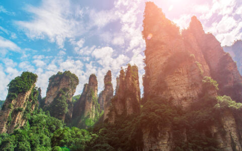 去湖南旅游大概要多少花费，武陵源旅游团报价四日游多少钱