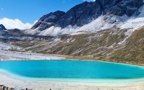 双飞跟团去四川九寨沟九寨沟报价5日游攻略，四川九寨沟5日游跟团仅需1000