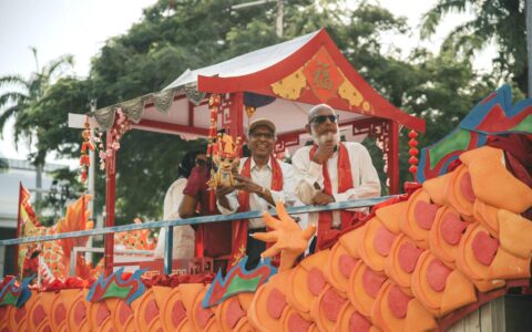 毛里求斯举行2024“欢乐春节”花车巡游活动