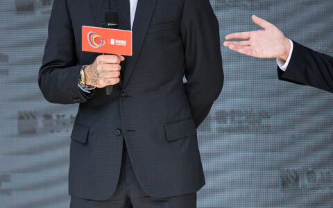 足球传奇：大卫·贝克汉姆的职业生涯与影响