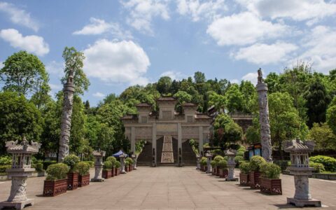 四川安岳圆觉洞，藏有中国少见的五代造像，石窟艺术美轮美奂