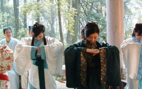 作揖的基本动作是什么(作揖的正确姿势)